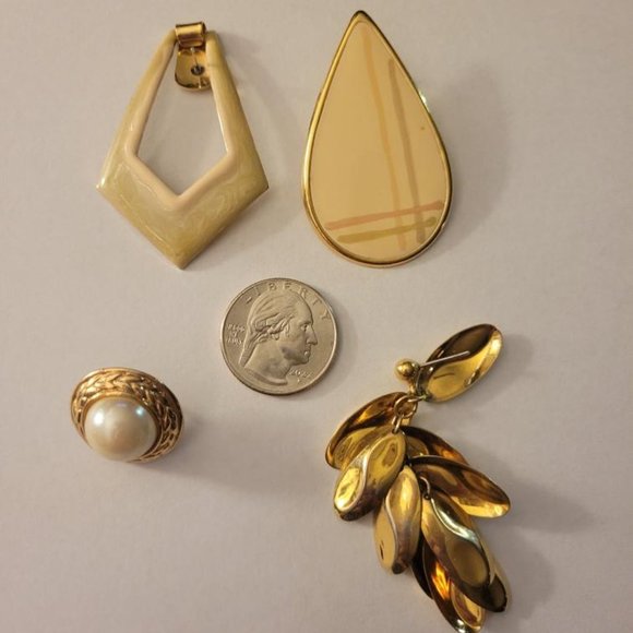 Set of 4 1980's Goldtone Pierced Earrings - Picture 6 of 6